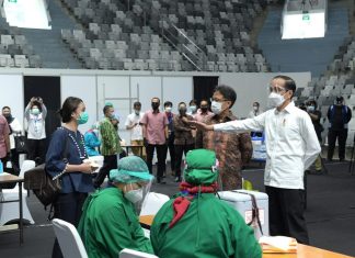 Presiden Joko Widodo Tinjau Vaksinasi Massal bagi SDM Kesehatan