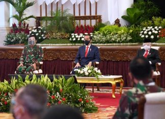 Presiden Jokowi Instruksikan TNI dan Polri Dukung Kebijakan Penanganan Pandemi