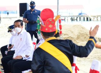 Saat Presiden Jokowi Dengarkan Curhat Nelayan Maluku
