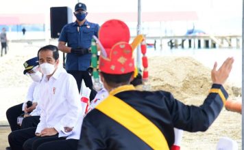 Saat Presiden Jokowi Dengarkan Curhat Nelayan Maluku