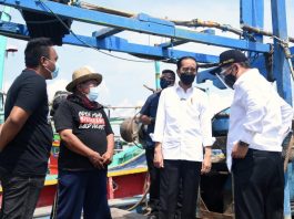 Kunjungi PPDI Brondong, Presiden Jokowi Berdialog dengan Para Nelayan
