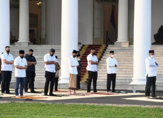 Presiden Jokowi dan Ibu Negara Salat Idulfitri di Halaman Istana Kepresidenan Bogor