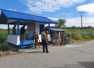 Polisi Perketat Keluar Masuk di Desa Benggaulu, Pasangkayu