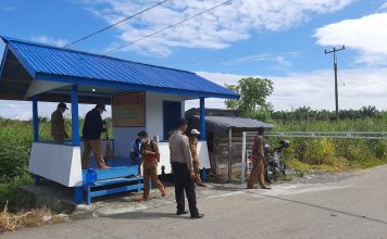 Polisi Perketat Keluar Masuk di Desa Benggaulu, Pasangkayu