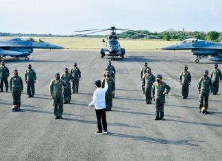 Presiden Bersama Para Penerbang Pesawat Tempur F-16