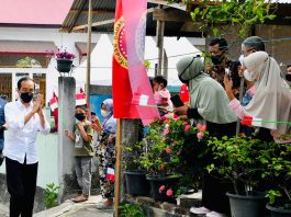 Presiden Jokowi Tinjau Vaksinasi Pintu ke Pintu di Provinsi Aceh