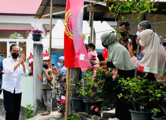 Presiden Jokowi Tinjau Vaksinasi Pintu ke Pintu di Provinsi Aceh
