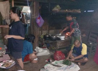 Makan Bersama di Dapur Warga, Bukti TNI Menyatu dengan Rakyat