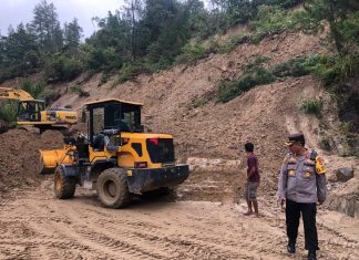 Hujan 8 Jam, Jalan Poros di Balla Longsor, Kapolres Mamasa Turun Lapangan