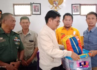 Desa Lembangna Salulo Gembira Dikunjungi Bupati dan Dapat Bantuan
