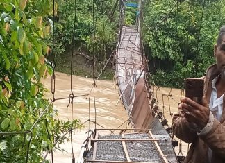 Jembatan Gantung Digulung Banjir di Desa Pinggiran Indobanua