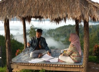 Mendaki ke Puncak ‘Syurga’, Dr. Zain Berteduh di Buntu Kepa’ Mamasa