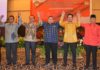 Kaca Mata SDK, Kemeja Biru SM, dan Songkok Nasional ABM