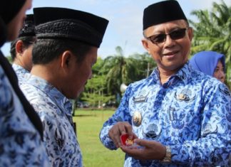 PIN Emas untuk Pegawai Teladan