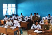 Carlo B Tewu Motivasi Siswa dan Ajarkan Disiplin Sejak Dini
