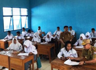Carlo B Tewu Motivasi Siswa dan Ajarkan Disiplin Sejak Dini