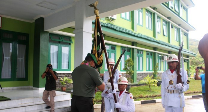 Cium Bendera