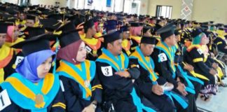 Wisuda Sarjana UT Tanpa Luapan Suka Cita