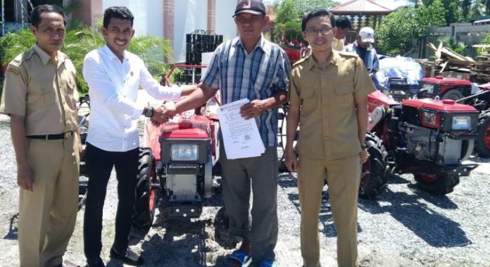 bagi mesin traktor