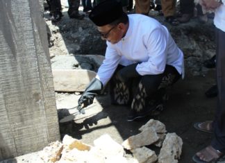 Habsi Letakkan Batu Pertama Pembangunan Masjid Al-Muhajrin, Sekalian Sumbang Rp 20 Juta