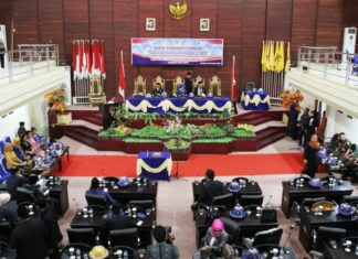 Irwan SP Pababari Hadiri Proses Seremoni PAW di DPRD Mamuju