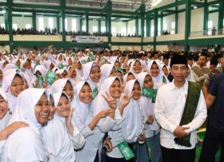 Silaturahmi ke Pesantren, Presiden Puji Pondok Pesantren Darul Ma’arif