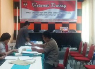 Hari Pertama Buka Pendaftaran Caleg, Kantor KPU Mamuju Masih Tampak Sepi