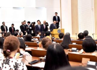 Dialog dengan Mahasiswa Korea, Presiden Berikan Tips Menjadi Pemimpin