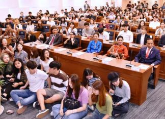 Presiden di Hadapan Mahasiswa HUFS: Dunia Harus Bersiap dengan Revolusi Industri 4.0