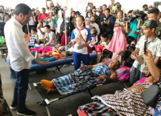 Singsingkan Lengan Baju, Presiden Jokowi Kembali ke Lokasi Gempa dan Tsunami di Sulteng