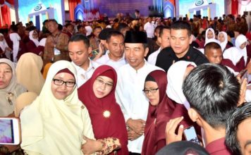 Presiden Jokowi dan Gubernur Jatim Bicarakan Stabilnya Harga Pangan