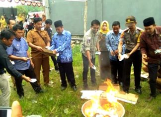 Pemusnahan 2.614 Keping KTP-el yang Rusak di Kabupaten Mateng