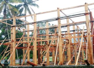 Pembangunan Rumah Adat Lantang Kada Nenek, Dikritik Dewan dan Dampak Gempa Bumi