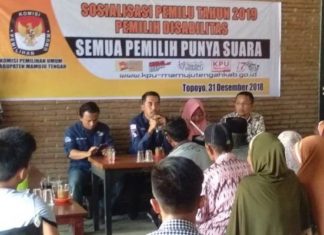 KPU Mateng Hadiahi Jam dan Tongkat kepada Penyandang Disabilitas