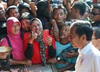 Hari Kedua Kunjungan Kerja ke Jatim, Presiden Blusukan ke Pasar Ngemplak