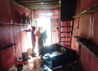 Selasa Pagi, Pasar Lama Topoyo Terbakar
