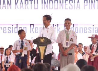 Saat Presiden Jokowi Minta Pelajar SMK Peragakan Keahlian