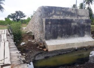 Jembatan Bonda yang Masih Menganga Disorot Warga, Kadis PUPR Mamuju: Itu Baru Tahap Pertama