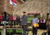 Video: Puluhan Pemuda Mamasa Kibarkan Bendera Raksasa di Tengah Sawah