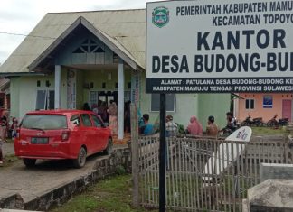 Kades Budong-budong Salurkan BLT Tahap Dua