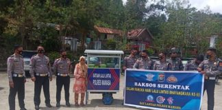 Hadiah Kecil Untuk Penjual Makanan Keliling Dari Satlantas Polres Mamasa