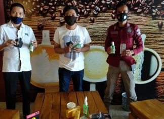 Humas Polda Sulbar Bagikan APD Kepada Wartawan di Mamuju