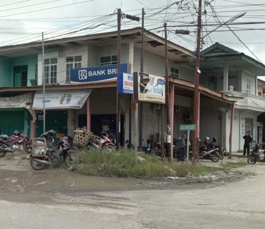 Warga Keluhkan Pelayanan Bank BRI Cabang Topoyo