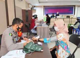 72 Pengurus Bhayangakari Cabang Kota Mamuju Ikuti Program Vaksinasi