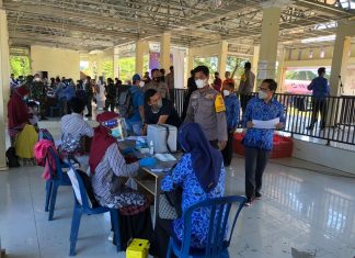 Forkopimda Kabupaten Mamuju Gelar Vaksinasi Massal