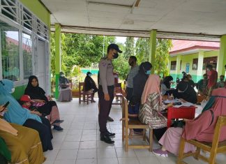 Polres Mateng Bersama Polsek Topoyo Gelar Kegiatan Vaksinasi di Desa Waiputeh