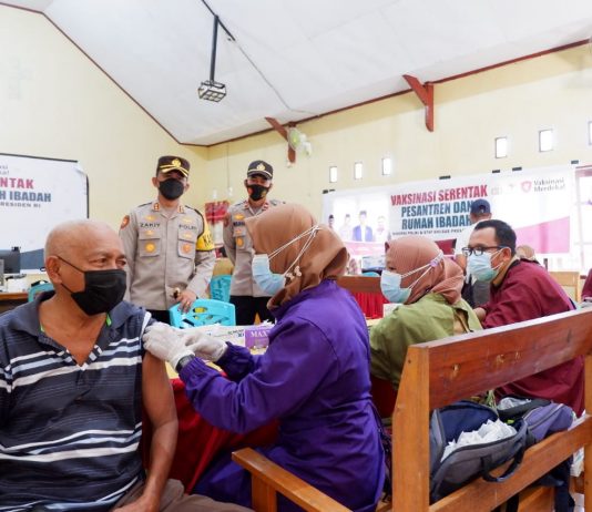 Kapolres Mateng Tinjau Kegiatan Vaksinasi Serentak di Tobadak