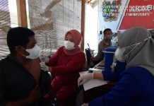 Petugas Gerai Vaksin Polres Majene, Terus Eksis Berikan yang Terbaik