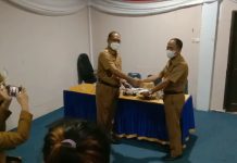 Zakaria Serahkan Jabatan Secara Simbolis Kepada Plt Sekwan Baru