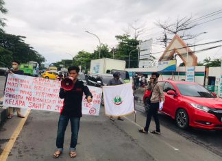 Unjuk Rasa Mahasiswa Mateng di Makassar Terkait Harga TBS